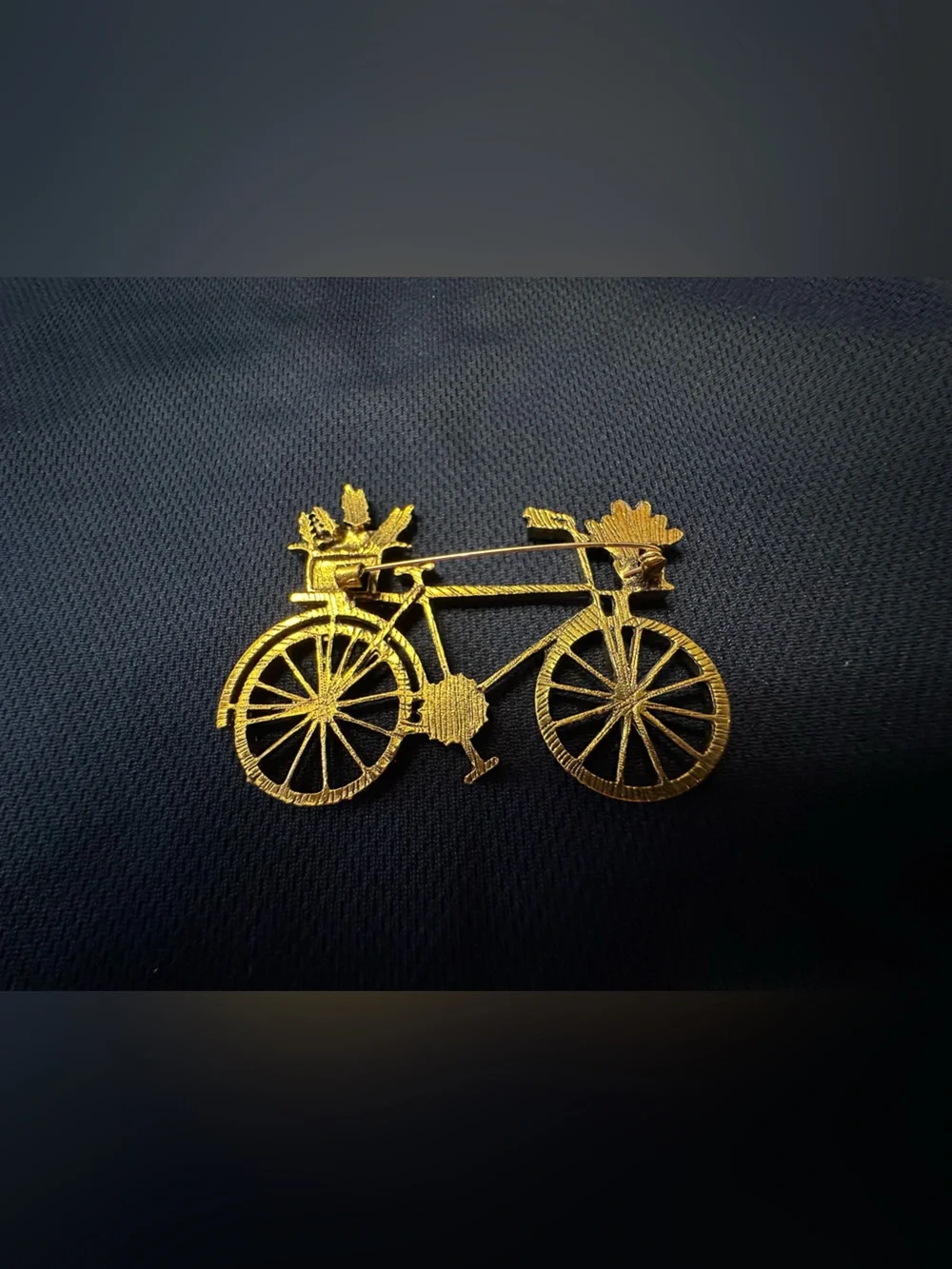 N/A charming gold